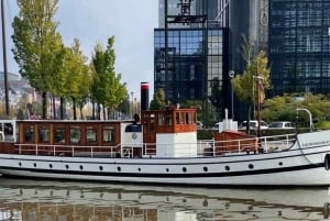 Berlin: Historic Boat Sightseeing City Center Tour