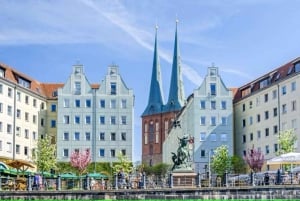 Berlin: Historic Guided Walking Tour with Museum Island Pass