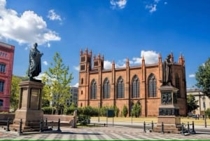 Berlin: Historic Guided Walking Tour with Museum Island Pass