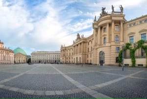 Berlin: Historic Guided Walking Tour with Museum Island Pass