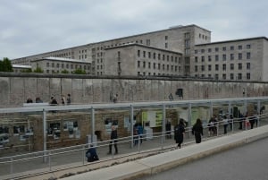 Berlin: Historical Sights & Berlin Wall Tour with a Berliner