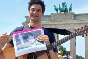 Berlino: tour storico a piedi con musica dal vivo