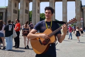 Berlino: tour storico a piedi con musica dal vivo