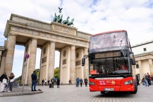 Berliini: Tussaudsiin pääsylippu: Hop-On Hop-Off bussi ja Madame Tussaudsin sisäänpääsylippu.
