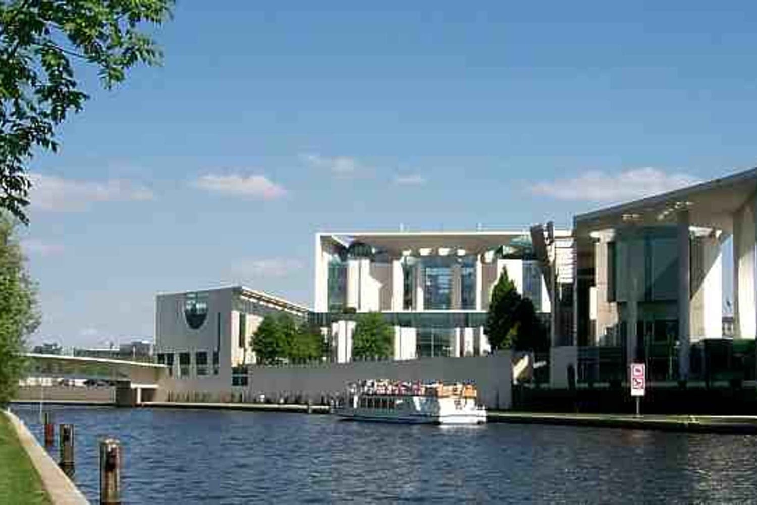 Berlin: Hop-On Hop-Off City Tour by Bus and Boat