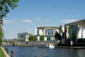 Berlin: Hop-On Hop-Off City Tour by Bus and Boat