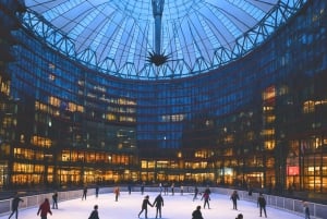 Berlin: Schlittschuhlaufen im „The Center“ am Potsdamer Platz