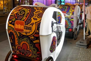 Berlin: Berlin oświetlony oświetloną taksówką rowerową