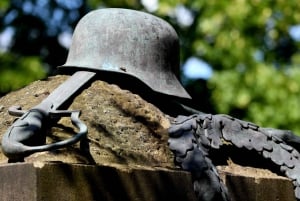 Berlin: Invalidenfriedhof Walking Tour of Historic Cemetery