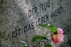 Berlin: Invalidenfriedhof Walking Tour of Historic Cemetery