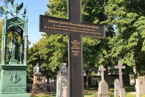 Berlin: Invalidenfriedhof Walking Tour of Historic Cemetery