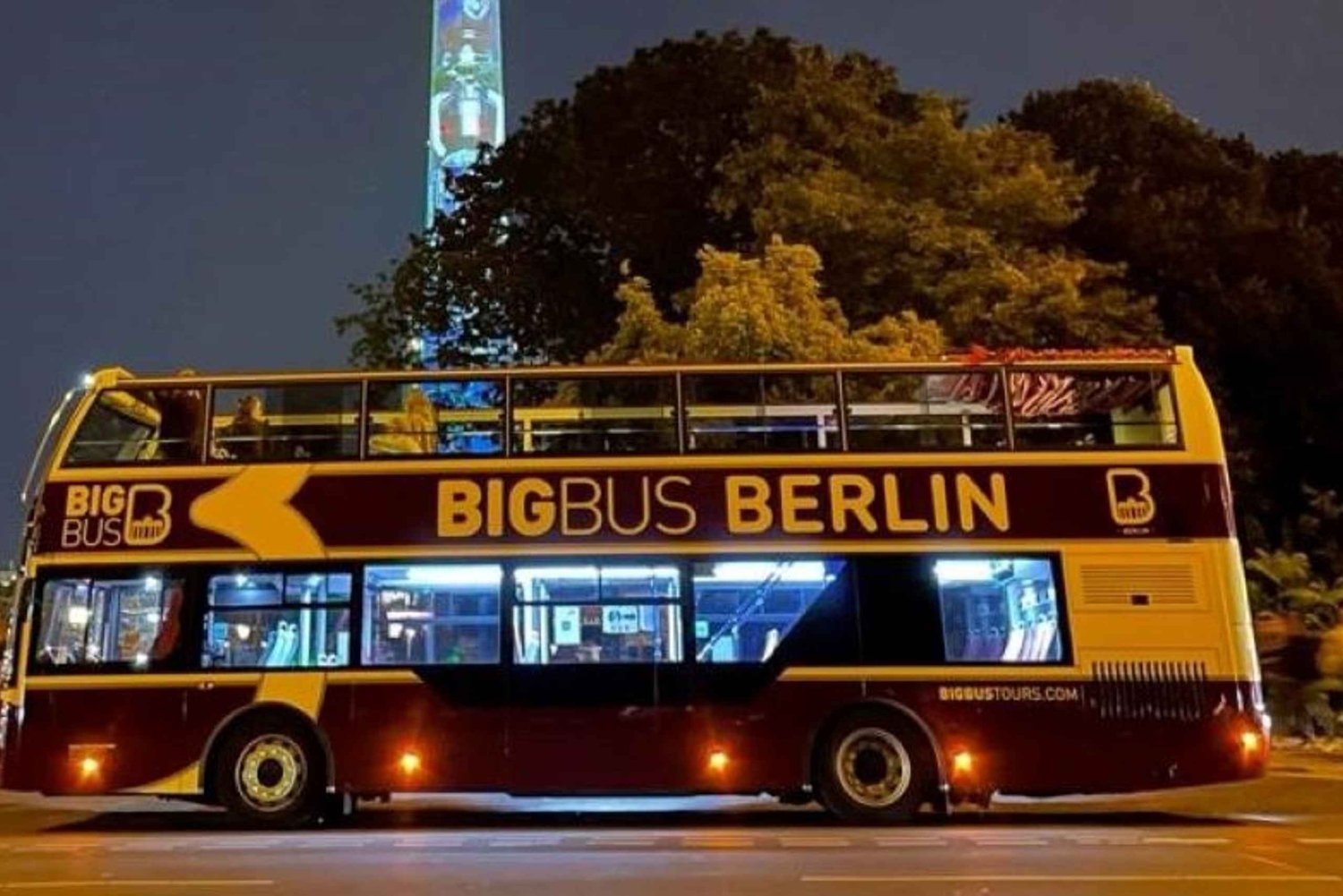 Berlin: Lights Festival Open-Top Night Tour with Live Guide