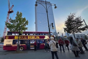 Berlijn: Lights Festival Open-Top Night Tour met live gids
