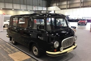 Berlin: Private 2-Hour Sightseeing Tour in Classic GDR Van