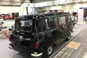 Berlin: Private 2-Hour Sightseeing Tour in Classic GDR Van