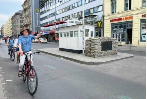Berlin: Private Bike Tour of Iconic Sights & Local Secrets