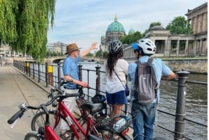 Berlin: Private Bike Tour of Iconic Sights & Local Secrets