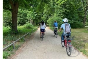 Berlin: Private Bike Tour of Iconic Sights & Local Secrets