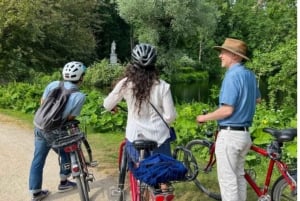 Berlin: Private Bike Tour of Iconic Sights & Local Secrets