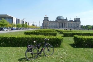 Berlin: private Bike Tour Through City Center