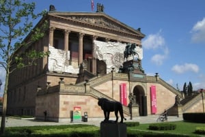 Berlin: Private City Highlights Tour by Car