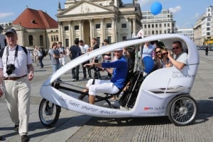 Berlin: Private Guided E-Rickshaw Tour