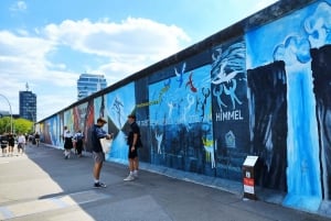 Berlin: Private Minivan Transfer with Driver and Guide