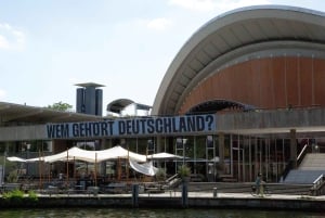 Berlin: Private Sightseeing Tour in an E-Rickshaw