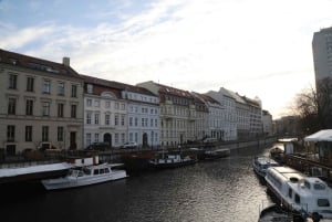 Berlin: Private Sightseeing Tour in an E-Rickshaw