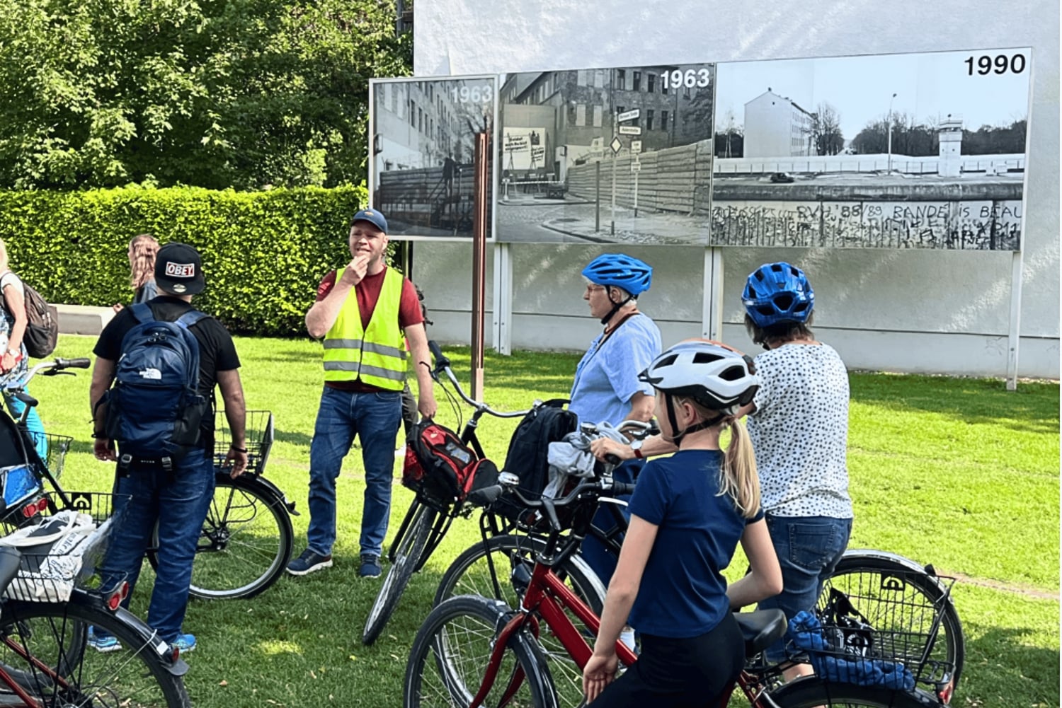 Berlin: Private Walking Tour with Kris - Local 5-STAR Guide