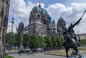 Berlin: Private Walking Tour with Kris - Local 5-STAR Guide