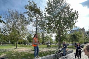 Berlin: Private Walking Tour with Kris - Local 5-STAR Guide