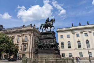 Berlin: Private Walking Tour with Kris - Local 5-STAR Guide