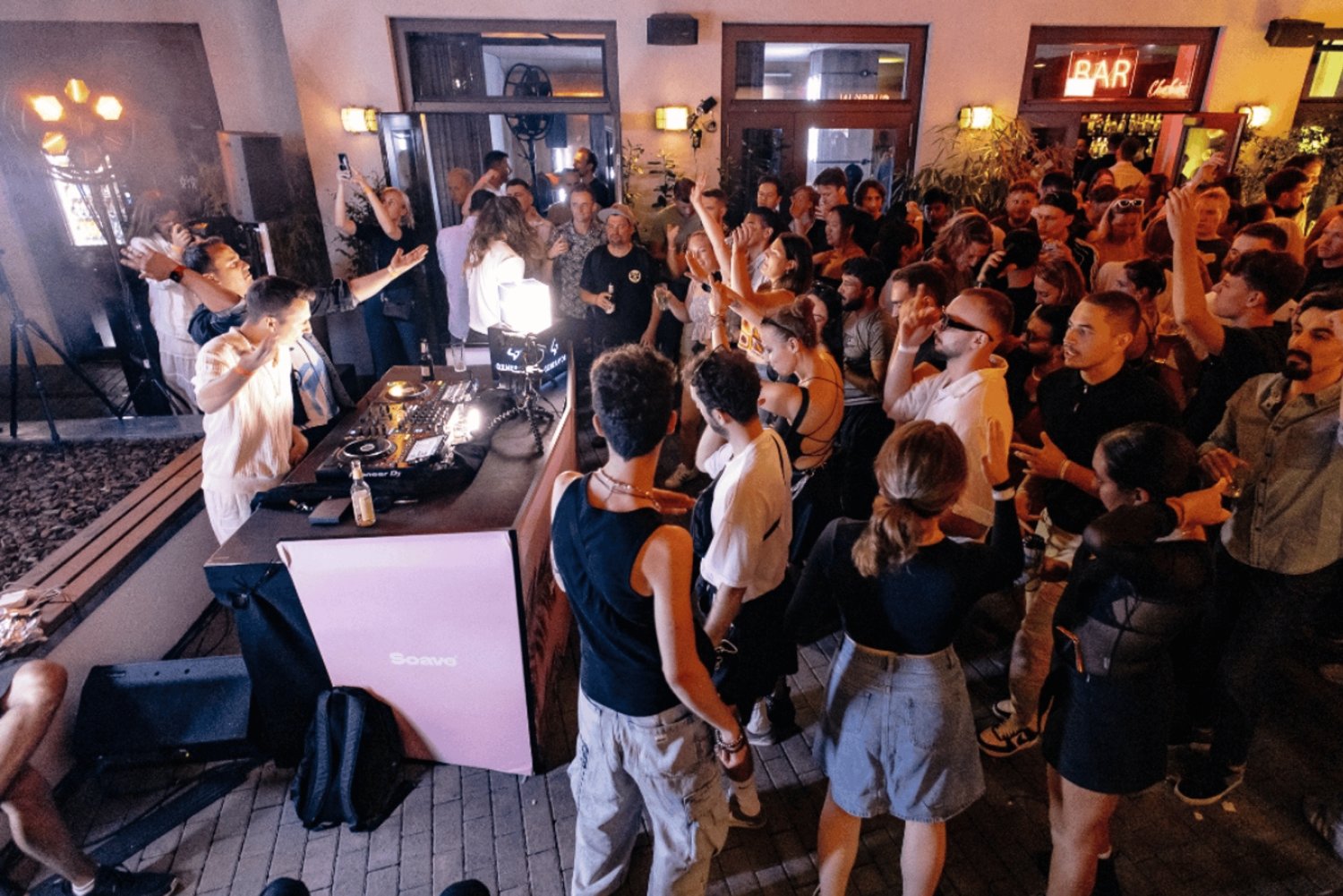 Berlin: Pub Crawl with Shots and VIP Club Entry