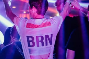 Ruta de bares por Berlín: juegos de fiesta, chupitos y 2 accesos VIP a discotecas.