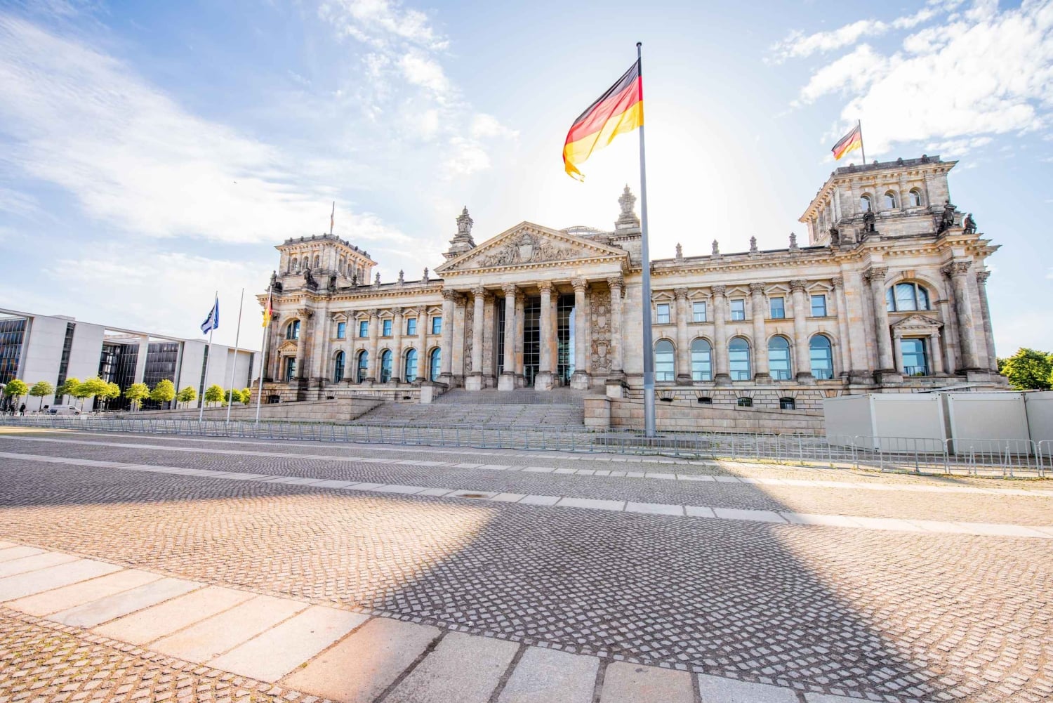 Berlin: Reichstag & Holocaust Memorial Walking Tour