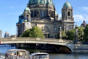 Berlim: Passeio de barco com guia turístico