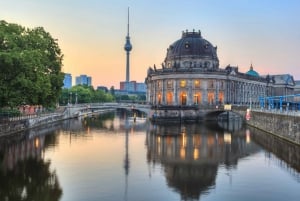 Berlin: Scavenger Hunt Self-Guided Tour