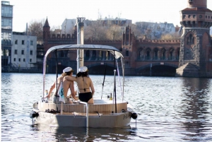 Berlin: Self-drive boat experience with bathtub
