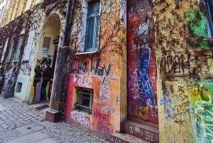 Berlin: Self Guided Walking Tour with Riddle & Quiz Game