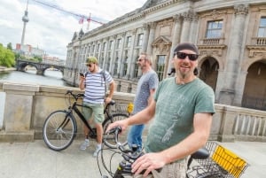 Berlin : Visite guidée à vélo des sites et monuments de Berlin avec un guide local