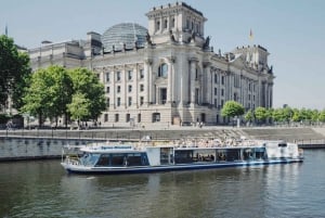 Berlim: cruzeiro turístico saindo da estação principal de Berlim