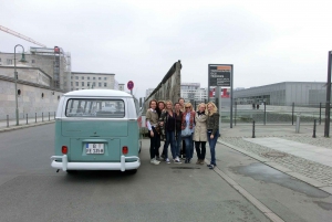 Berlin: Sightseeing Tour in classic Volkswagen T1 Samba Bus