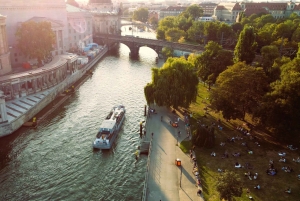 Berlin: Spree River Romantic Moon Boat Ride
