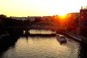 Berlin: Spree River Romantic Moon Boat Ride