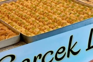 Berlin: Street Food Tour with 10 Tastings