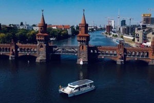 Berlino: crociera in catamarano al tramonto con audioguida