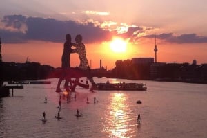 Berliini: Molekyylimiehen SUP-auringonlaskukierros: SUP Sunset Tour to the Molecule Man