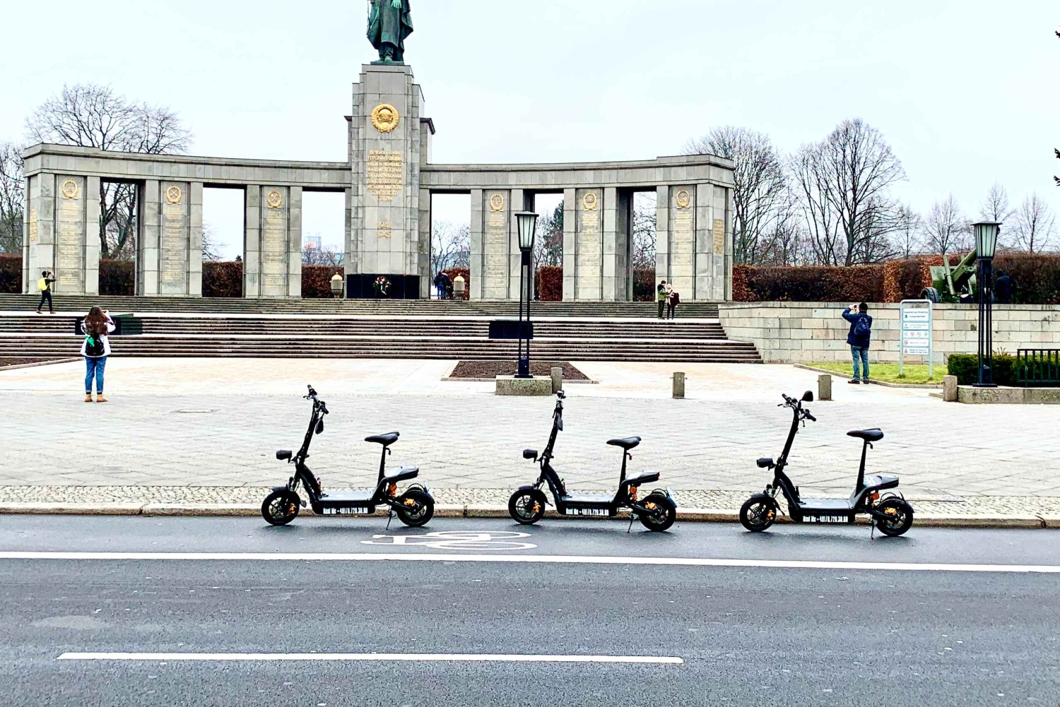 Berlin: Thrilling E-Scooter Adventure Tour