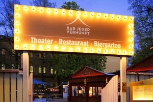 Bar Jeder Vernunft: Entrébillet til teatret og restauranten
